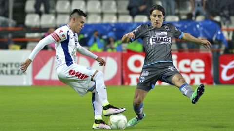 El árbitro no le marcó una mano a Efraín Juárez que pudo haber marcado diferencia a favor de Pachuca.