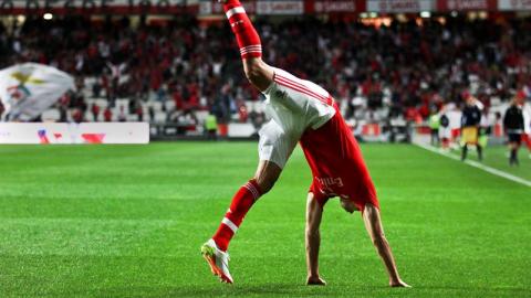 el mexicano Raúl Jiménez celebra su gol ante el Sporting Braga.