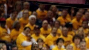 LeBron James aportó 23 puntos en el triunfo de los Cavs en el quinto juego de la serie.