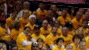 LeBron James aportó 23 puntos en el triunfo de los Cavs en el quinto juego de la serie.