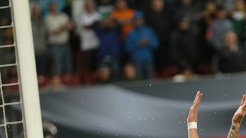 Un diluvio en Augsburgo para la selección alemana, de lluvia y de goles.