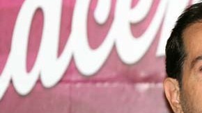 El presentador fue pillado in fraganti metiéndose con Flor Rubio.