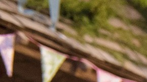 Johnny Depp (centro) en una escena de ‘Alice Through the Looking Glass’, que ha fracasado estrepitosamente en taquilla.