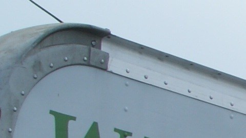 El reparto de alimentos que White Pony Express hizo en la Escuela Primaria Highland.