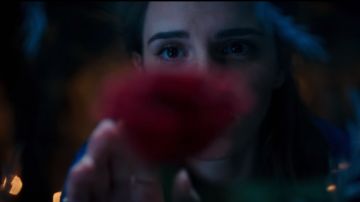 Los ojos de Emma Watson revelan a su personaje, Belle, en el avance de "Beauty and the Beast", de Disney.