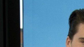 La joven actriz asegura llevarse genial con su suegra, Victoria Beckham.