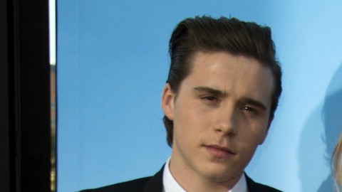 La joven actriz asegura llevarse genial con su suegra, Victoria Beckham.