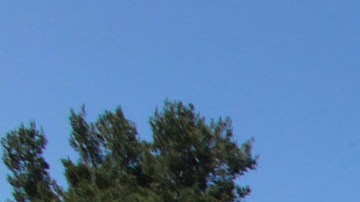 Empleados de Caltrans realizan limpieza de carreteras.