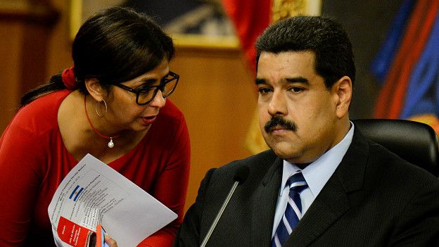 El presidente Nicolás Maduro ha advertido que las empresas que cierren fábricas corren el riesgo de perderlas.