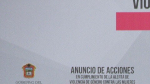 Eruviel Ávila durante la campaña para proteger a mujeres de feminicidios y desapariciones.