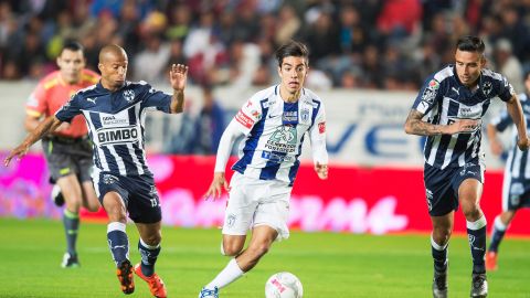 Lozano devora aprendizaje y con el andar de los partidos luce un porte de madurez inusual para un elemento de su edad.