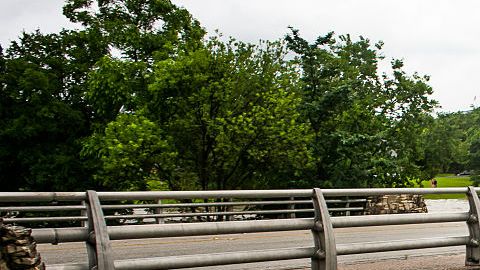 Autoridades tuveron que evacuar y rescatar a personas debido a las fuertes inundaciones en Texas.