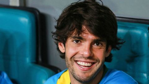 Dunga optó por Kaká para reforzar la media cancha de su equipo.