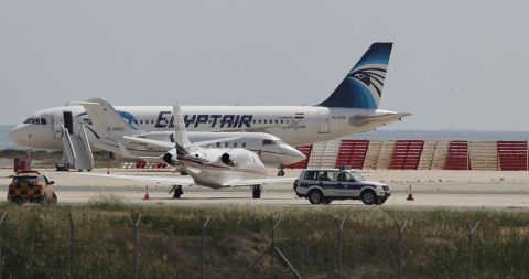 El vuelo número MS804 de la aerolínea egipcia Egyptair desapareció de los radares mientras hacía la ruta de París a Egipto.