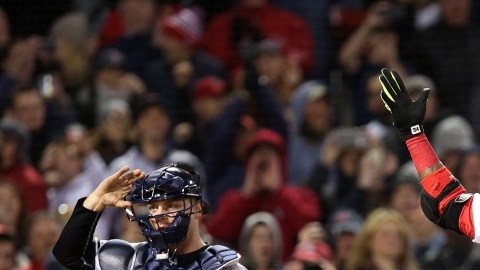 David Ortiz festeja con suma emoción su jonrón del viernes contra los Yankees. El batazo tenía detrás una linda historia.