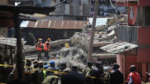 Las fuertes lluvias provocaron el desplome de este edificio en Nairobi, Kenia, en abril.