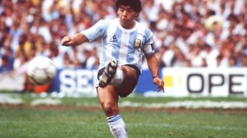 Diego Armando Maradona en la cancha del Estadio Azteca durante el Mundial México 86.