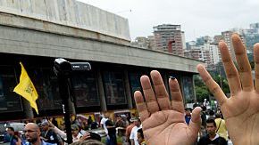 Las barricadas policiales impidieron que los manifestantes llegaran al Centro Nacional Electoral, en el centro de Caracas.