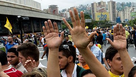 Las barricadas policiales impidieron que los manifestantes llegaran al Centro Nacional Electoral, en el centro de Caracas.