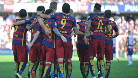 El Barcelona festeja el gol que selló la liga de España ante el Granda.