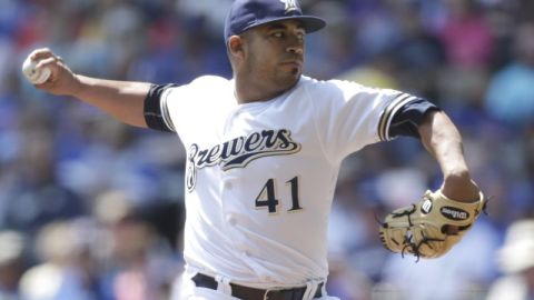 Júnior Guerra, un pitcher novato venezolano de 31 años de edad, ponchó a 11 Cachorros de Chicago.