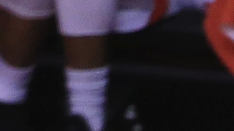 LeBron James aportó 24 puntos para los Cavaliers que ganan la Serie 2-1.