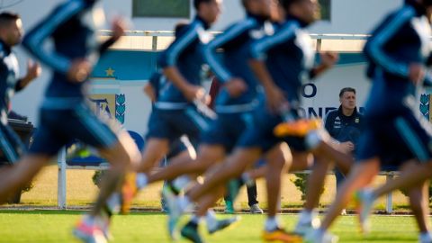 La selección argentina se entrena en Ezeiza bajo la mira de Gerardo Martino.