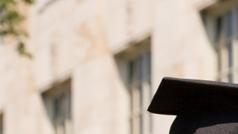 Cada año, miles de estudiantes en California se graduan sin proyecto de futuro.