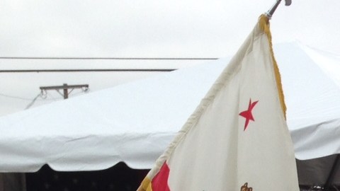 Ceremonia frente al monumento a los mexicoamericanos que fallecieron en la Segunda Guerra Mundial, erigido en el sitio conocido como Cinco Puntos.
