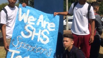 Estudiantes de la secundaria Sylmar luchan contra la división racial.