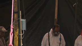 Los peritos de la FGE de Morelos habían llegado al lugar con máquinas, lo que ocasionó la molestia de los familiares de las víctimas.