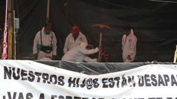 Los peritos de la FGE de Morelos habían llegado al lugar con máquinas, lo que ocasionó la molestia de los familiares de las víctimas.
