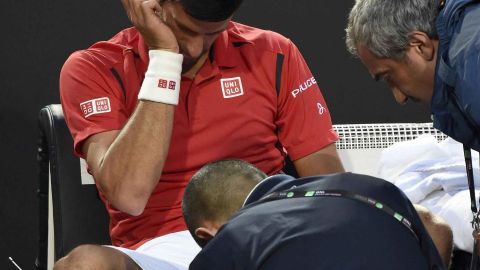 Novak Djokovic se lesiona el tobillo