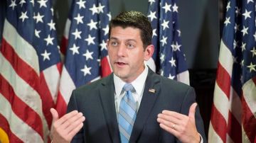 El Presidente de la Cámara de Representantes Paul Ryan está entre el liderazgo republicano que debe balancear los intereses del partido y la decisión de los votantes de nominar a Donald Trump (Photo by Win McNamee/Getty Images)