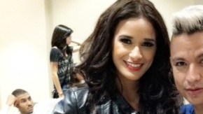 Salvador Martínez al lado de una amiga, antes de enfermarse. (foto suministrada).