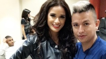 Salvador Martínez al lado de una amiga, antes de enfermarse. (foto suministrada).
