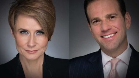 Los dos principales presentadores.