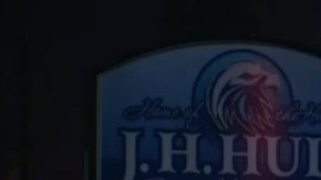 Ernie Valenzuela, de 60 años, lleva una semana sin presentarse a dar clases.