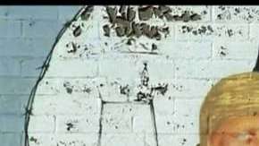 Vandalismo en pared pintada en honor de la Guerra de Vietnam. /CBS 2