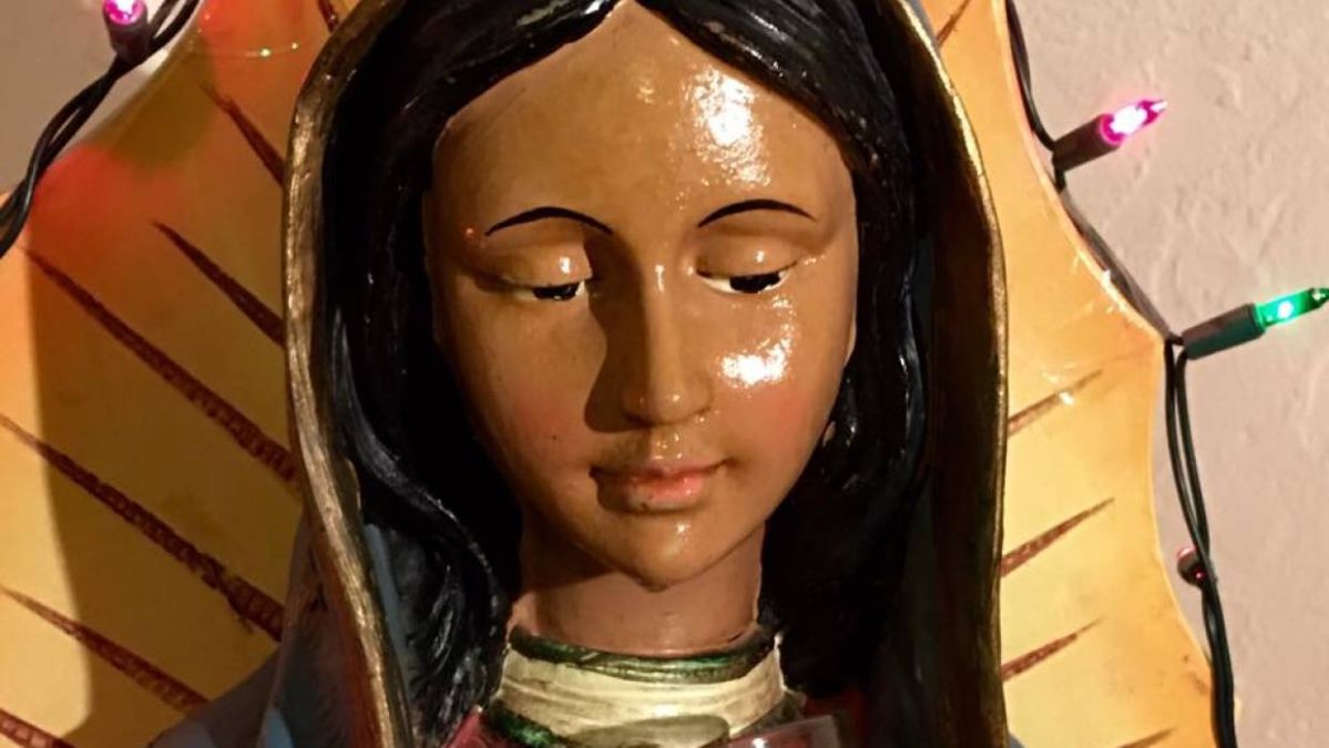 Estatua de Virgen de Guadalupe llora "lágrimas" de aceite.