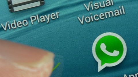 La popular aplicación de mensajería instantánea WhatsApp fue suspendida repentinamente en Brasil.