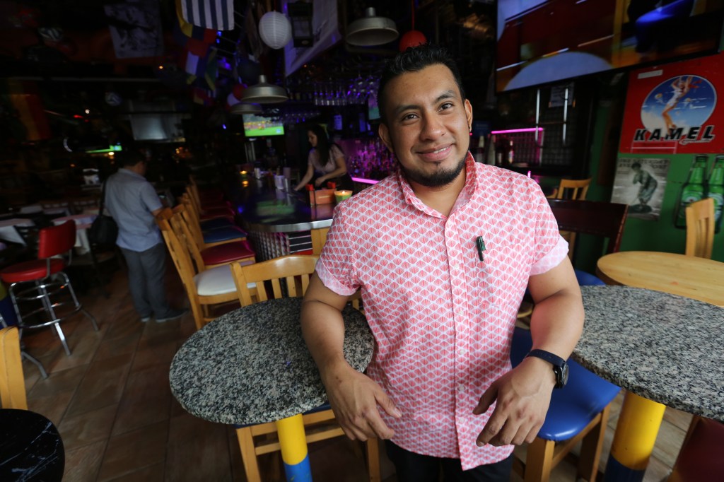 Nuestros Barrios - Tour de Comidas en Jackson Heights y Astoria. Photo Credito Mariela Lombard/El Diario NY.