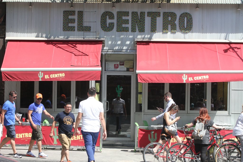 Nuestros Barrios - Hell's Kitchen durante la semana Gay. Photo Credito Mariela Lombard/El Diario NY.