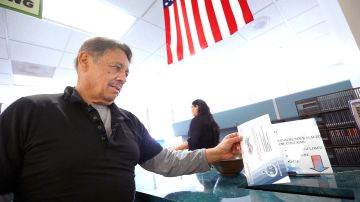 Más de 7,000 personas no han esperado hasta el 8 de noviembre y ya han votado en Los Ángeles (Foto: Aurelia Ventura/La Opinión)