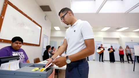 Hay tiempo hasta el lunes para registrarse en California. Revise si ya está registrado.