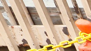 Docenas de familias mexicanas, inmigrantes africanos y haitianos espera en la garita San Ysidro, para pedir asilo en EEUU. (Foto: Aurelia Ventura/La Opinión)