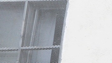 Tercera Parte: Los que nadie quiere
06/11/16/ TIJUANA/Acapulqueos Jorge y Mara Gama, con su hijo Julian de 4 aos reciben alojamiento, comida, orientacion, y primera atencion medica en la Casa del Migrante y La Casa Madre Assunta en Tijuana.  Los GamaÕs huyen de la violencia, asesinatos, amenazas y secuestros de Acapulco. (Foto Aurelia Ventura/ La Opinion)