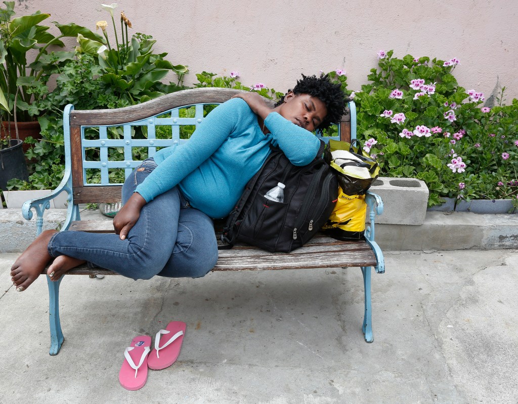 Primera parte: Los haitianos 06/11/16/ TIJUANA/Migrante haitiana Marie Emise Leusson Jean recibe refugio en La Casa Madre Assunta en Tijuana, un albergue que ofrece apoyo a mujeres. Marie Emise Leusson Jean es parte de un grupo de haitianos y africanos que estan llegando en masa, a la garita San Ysidro, Mxico para pedir asilo en EEUU. (Foto Aurelia Ventura/ La Opinion)