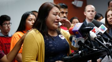 Gabriela Cid, hija de padres inmigrantes, cuenta entristecida que sin DAPA sus padres permanecen en peligro de deportación.