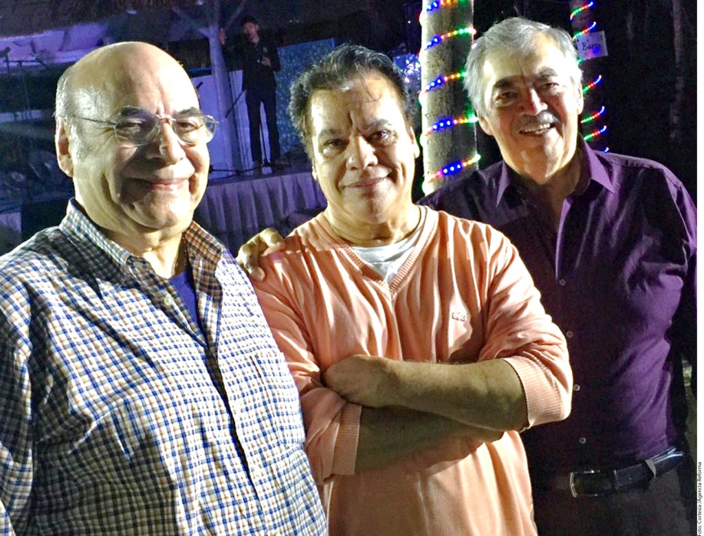 (De izq. a der.) Eduardo Magallanes, Juan Gabriel y Enrique Okamura.